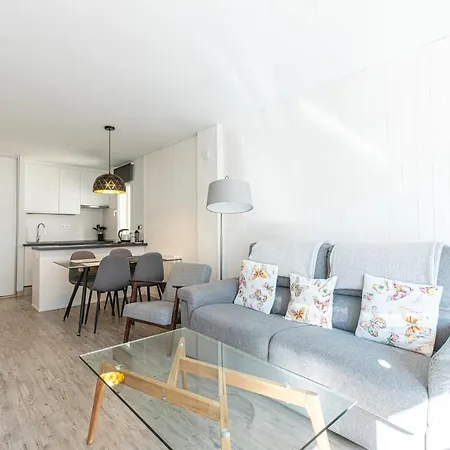 Holidays, Tripp, 1 Dormitorio, 4 Personas, Terraza Apartment