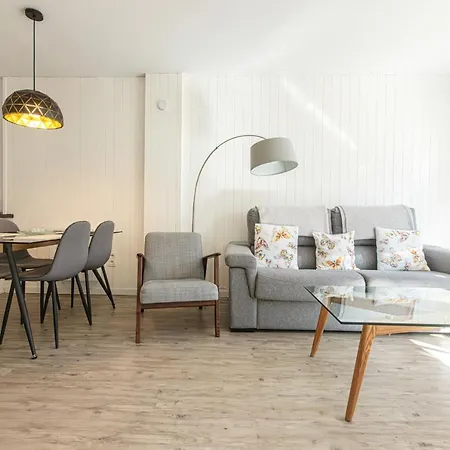Holidays, Tripp, 1 Dormitorio, 4 Personas, Terraza Apartment
