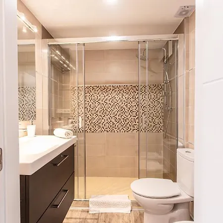 Holidays, Tripp, 1 Dormitorio, 4 Personas, Terraza Apartamento